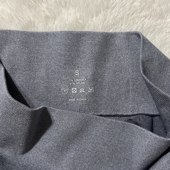 NVGTN Grey Contour Seamless Shorts Size Small - Picture 3 of 3